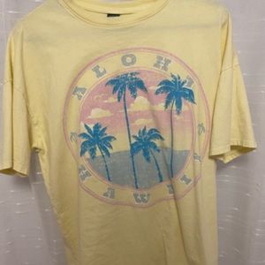 Yellow summer oversized graphic tee ✨